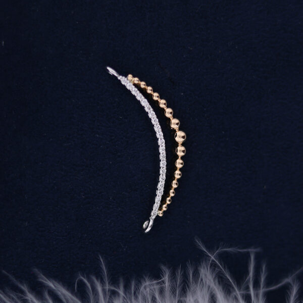 Moon-shaped curve diamond pendant on a dark blue background